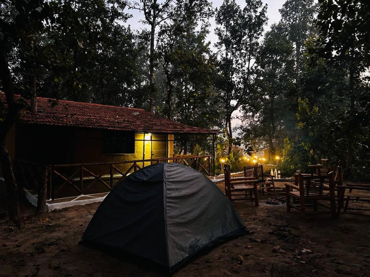 Athulyam Kanha, Kanha National Park, Mukki Gate Khāpa Exterior photo