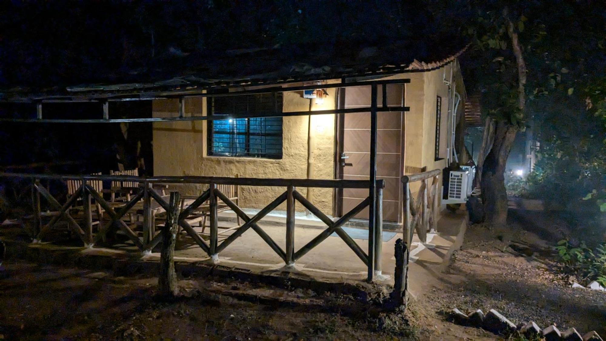 Athulyam Kanha, Kanha National Park, Mukki Gate Khāpa Exterior photo