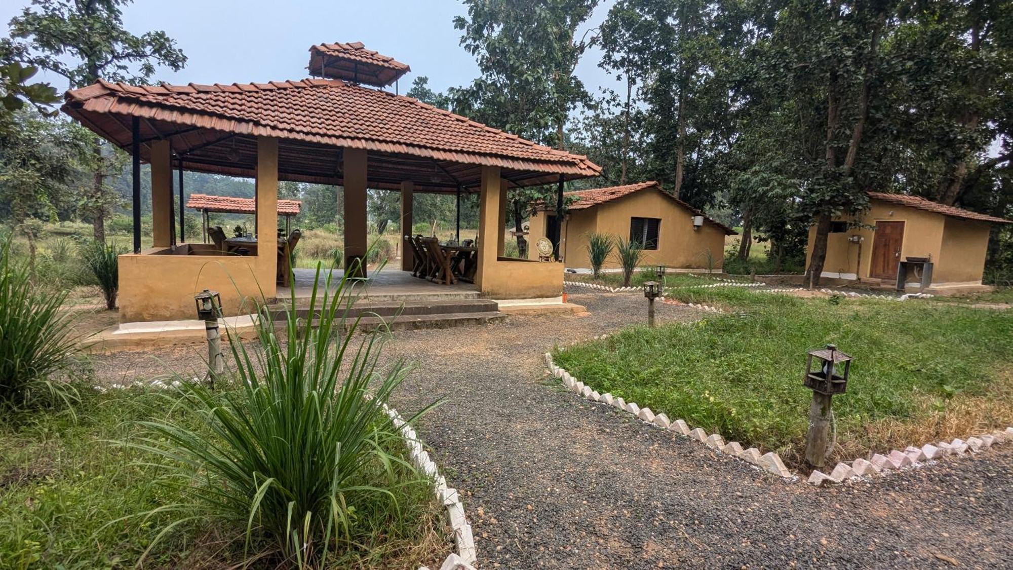 Athulyam Kanha, Kanha National Park, Mukki Gate Khāpa Exterior photo