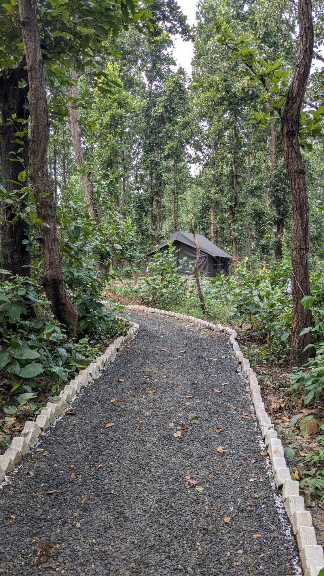 Athulyam Kanha, Kanha National Park, Mukki Gate Khāpa Exterior photo