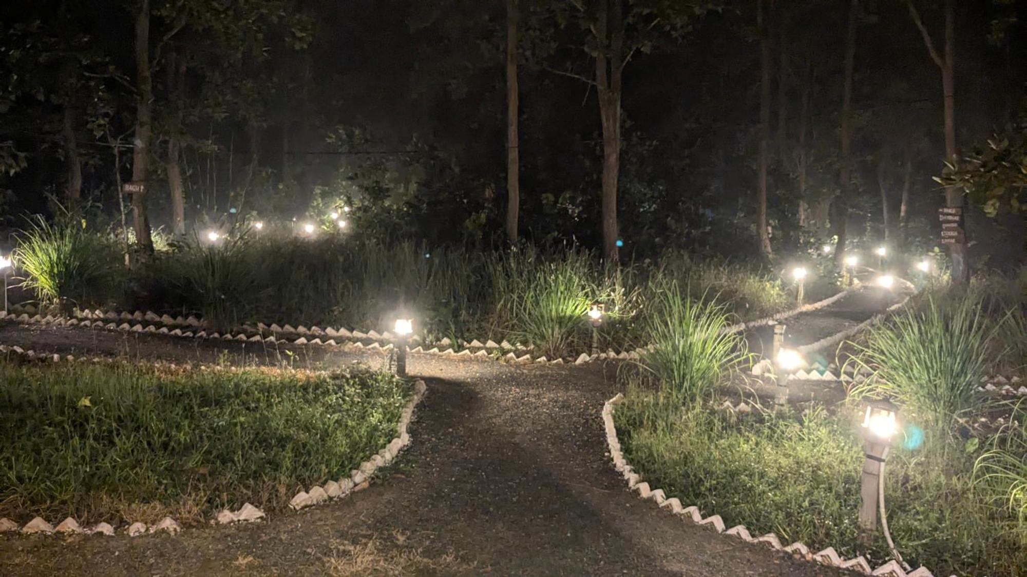 Athulyam Kanha, Kanha National Park, Mukki Gate Khāpa Exterior photo