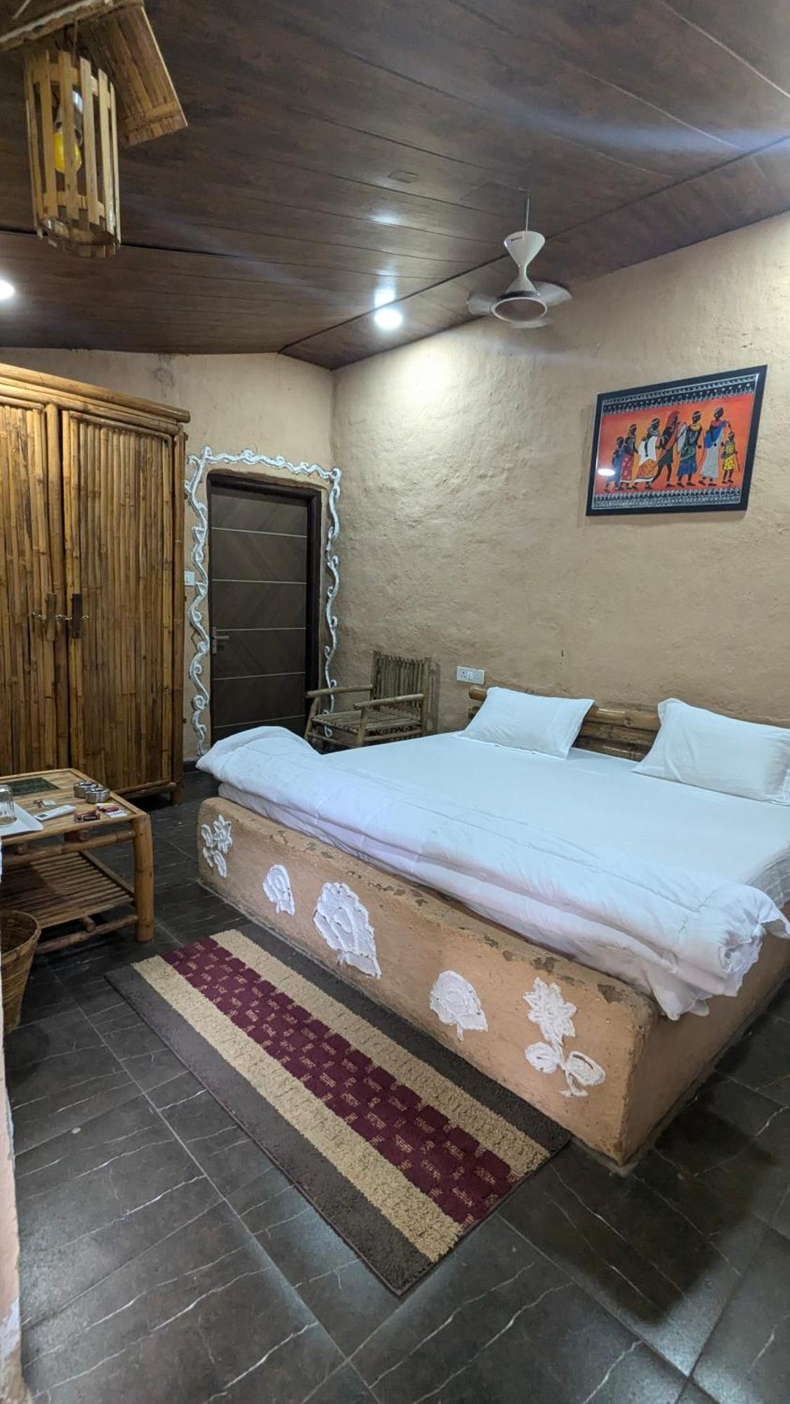 Athulyam Kanha, Kanha National Park, Mukki Gate Khāpa Exterior photo