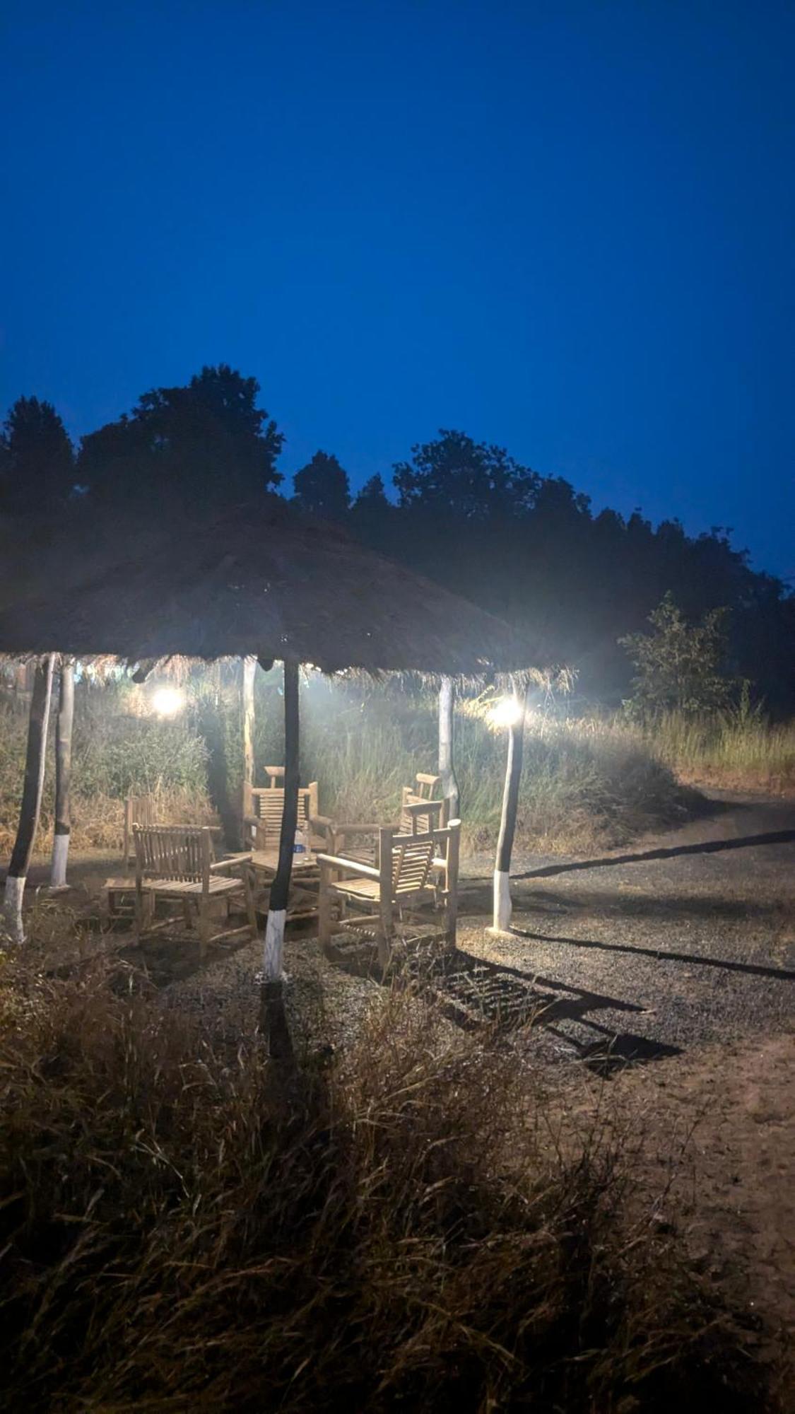 Athulyam Kanha, Kanha National Park, Mukki Gate Khāpa Exterior photo