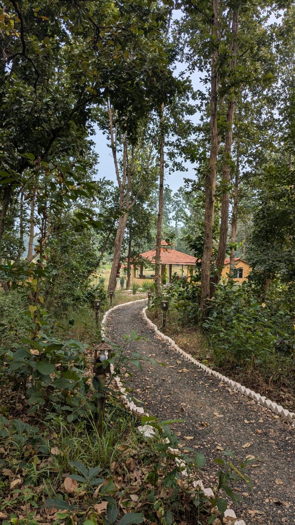 Athulyam Kanha, Kanha National Park, Mukki Gate Khāpa Exterior photo